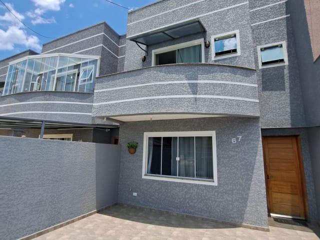Locação - Sobrado com 3 quartos (sendo 1 suíte), 2 vagas, Cozinha Planejada, 80 m² - Uvaranas, Ponta Grossa.