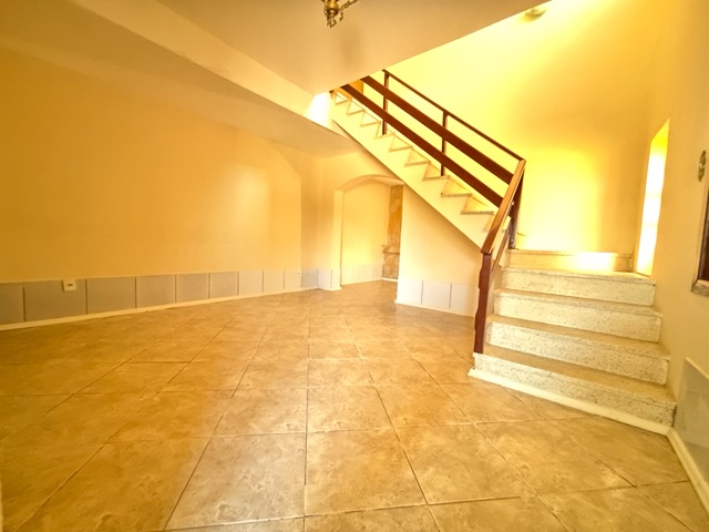 Casa com 598m² 4 quartos e 3 banheiros, à venda, no bairro Areal em Pelotas