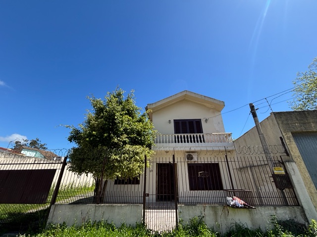Casa com 598m² 4 quartos e 3 banheiros, à venda, no bairro Areal em Pelotas