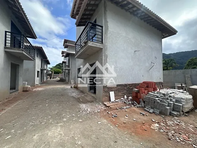 Sobrado com 136m² 3 quartos e 4 banheiros, à venda, no bairro Boiçucanga em São Sebastião