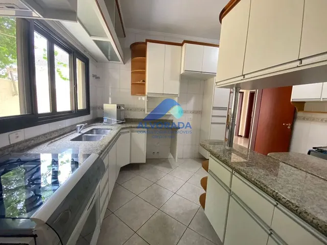 Sobrado com 434m² 4 quartos e 6 banheiros, para alugar, no bairro Jardim das Colinas em São José Dos Campos