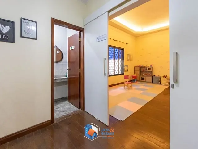 Sobrado com 443m² 4 quartos e 6 banheiros, à venda, no bairro Sorocabano em Jaboticabal