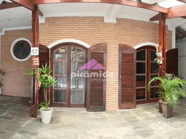 Sobrado com 260m² 3 quartos e 2 banheiros, à venda, no bairro Jardim Oriente em São José Dos Campos