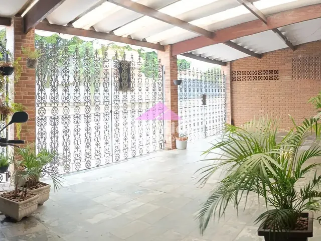 Sobrado com 260m² 3 quartos e 2 banheiros, à venda, no bairro Jardim Oriente em São José Dos Campos