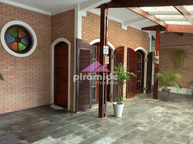 Sobrado com 260m² 3 quartos e 2 banheiros, à venda, no bairro Jardim Oriente em São José Dos Campos