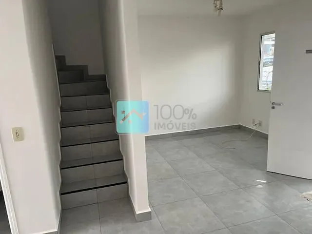 Sobrado com 125m² 3 quartos e 2 banheiros, à venda ou para alugar, no bairro Urbanova III em São José dos Campos
