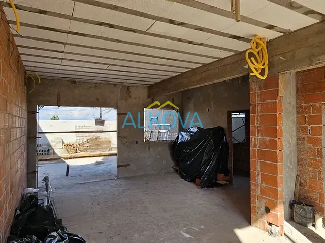 Sobrado com 250m² 4 quartos e 3 banheiros, à venda, no bairro Jardim das Flores em São José dos Campos