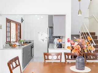Foto do Sobrado-Sobrado para venda em Jardim Caravelas com 5 quartos, sendo 1 suíte, 200m²