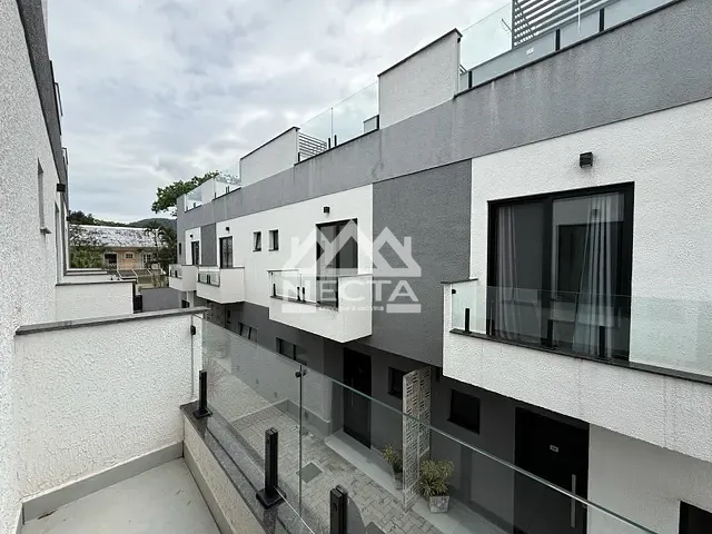 Sobrado com 130m² 2 quartos e 3 banheiros, à venda, no bairro Capricórnio I em Caraguatatuba