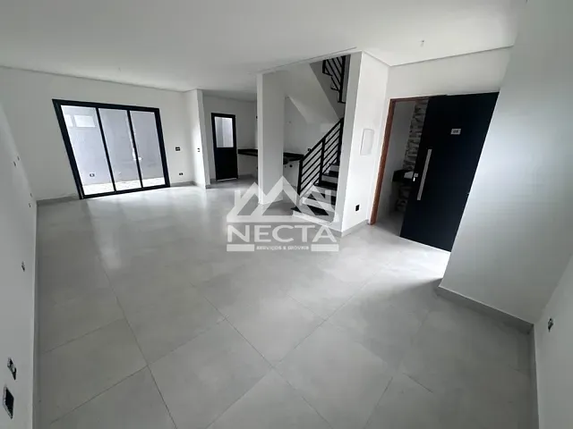 Sobrado com 167m² 3 quartos e 2 banheiros, à venda, no bairro Capricórnio I em Caraguatatuba