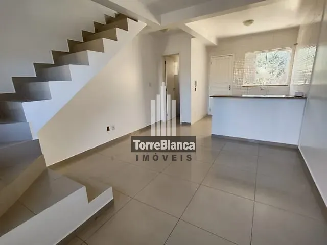 Sobrado com 150m² 2 quartos e 2 banheiros, à venda, no bairro Cará-Cará em Ponta Grossa