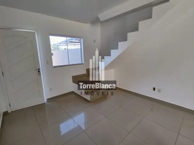 Sobrado com 150m² 2 quartos e 2 banheiros, à venda, no bairro Cará-Cará em Ponta Grossa