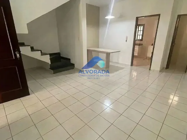 Sobrado com 10m² 3 quartos e 3 banheiros, para alugar, no bairro Jardim das Indústrias em São José Dos Campos