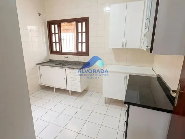 Sobrado com 10m² 3 quartos e 3 banheiros, para alugar, no bairro Jardim das Indústrias em São José Dos Campos