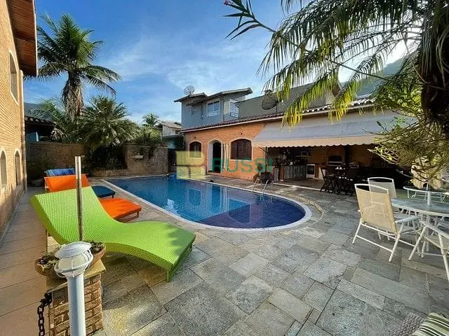 Sobrado com 600m² 7 quartos e 5 banheiros, à venda, no bairro Lagoinha em Ubatuba