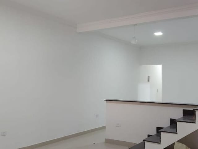 Foto do Sobrado - Sobrado com 4 dormitórios, 180 m² - venda por R$ 600.000,00 ou aluguel por R$ 3.080,00/mês - Jardim Portugal - São José dos Campos/SP | RUSSI IMÓVEIS