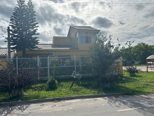 Casa com 375m² 3 quartos e 2 banheiros, à venda, no bairro Laranjal em Pelotas