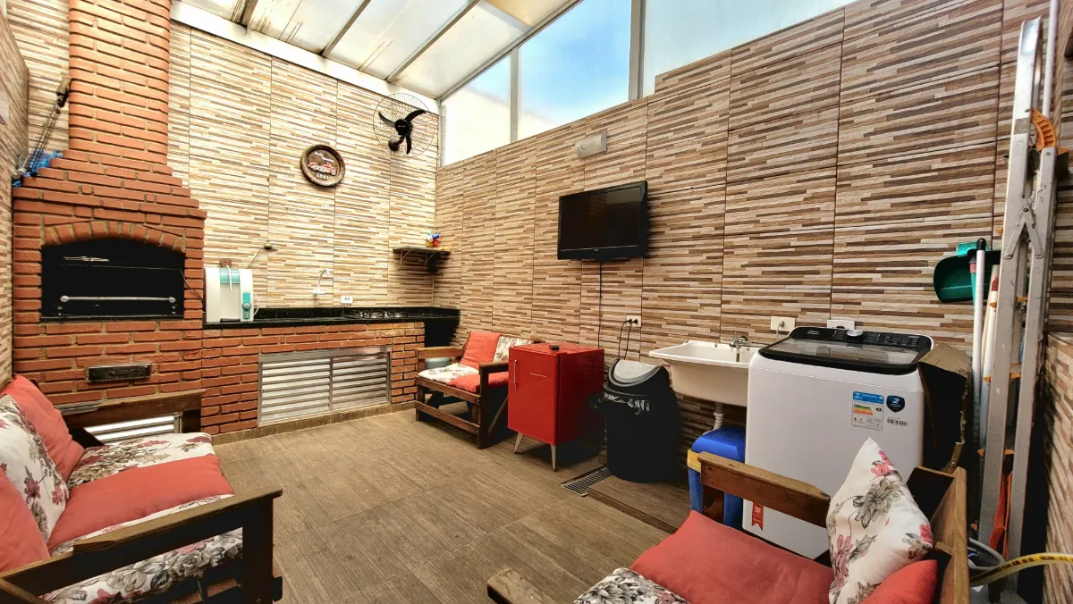Sobrado para venda em Jardim Santa Adélia com 3 quartos, sendo 2 suítes, 97m²