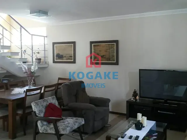 Sobrado com 250m² 5 quartos e 4 banheiros, à venda, no bairro Vila Betânia em São José dos Campos