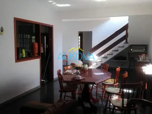 Sobrado com 250m² 4 quartos e 4 banheiros, à venda ou para alugar, no bairro Jardim das Indústrias em São José dos Campos