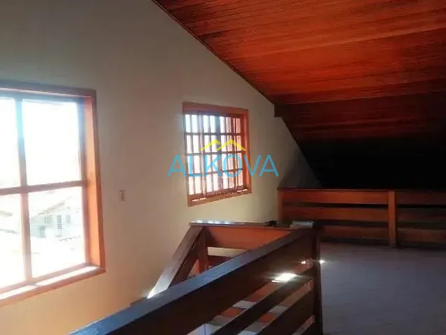 Sobrado com 250m² 4 quartos e 4 banheiros, à venda ou para alugar, no bairro Jardim das Indústrias em São José dos Campos