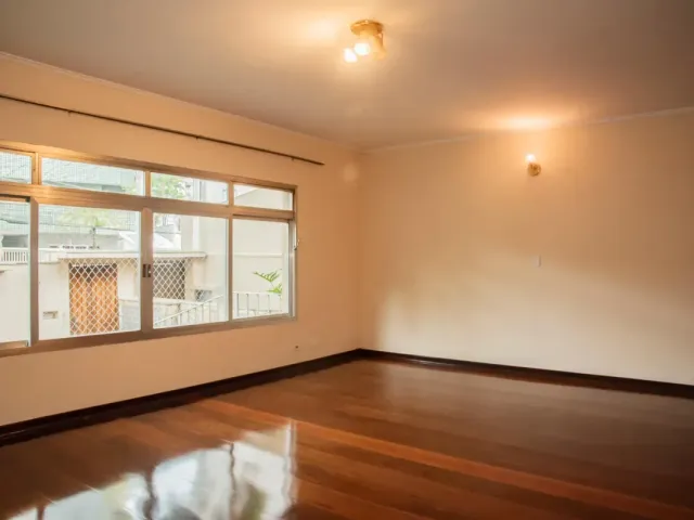 Sobrado com 320m² 3 quartos e 5 banheiros, à venda, no bairro Chácara Inglesa em São Paulo
