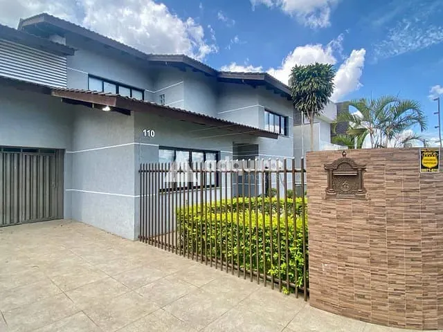 Sobrado com 300m² 4 quartos e 4 banheiros, à venda, no bairro Orfãs em Ponta Grossa