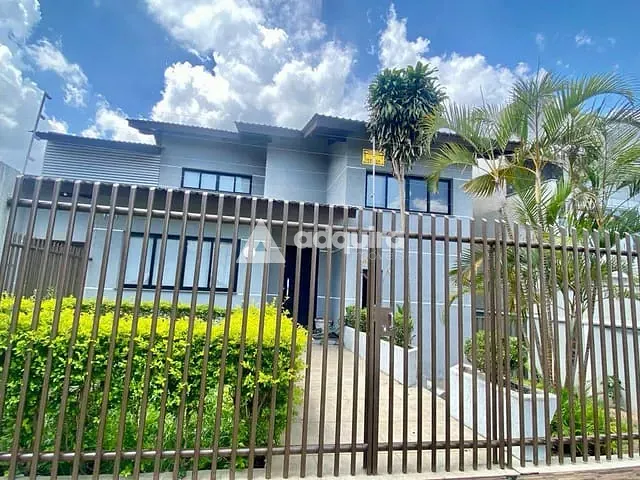 Sobrado com 300m² 4 quartos e 4 banheiros, à venda, no bairro Orfãs em Ponta Grossa