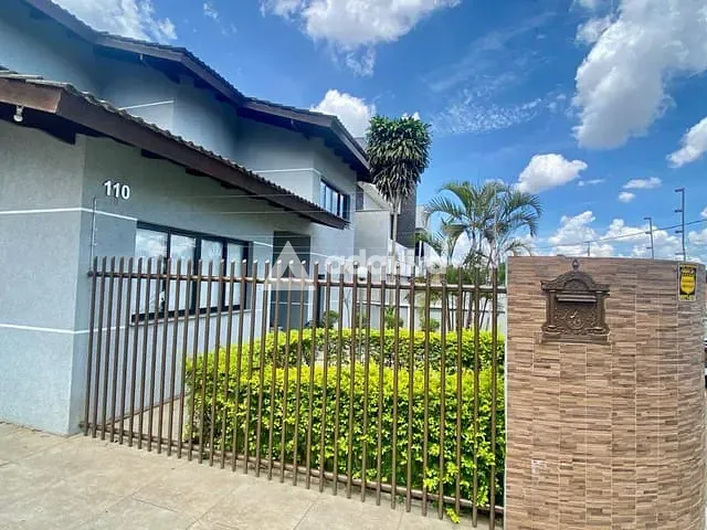 Sobrado com 300m² 4 quartos e 4 banheiros, à venda, no bairro Orfãs em Ponta Grossa