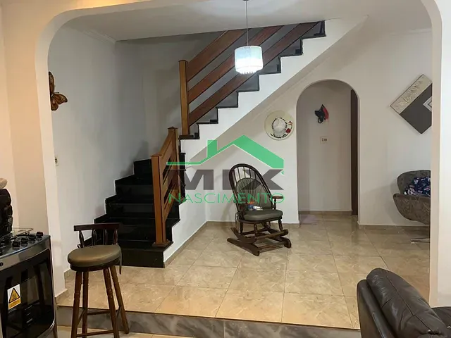 Sobrado com 230m² 4 quartos e 4 banheiros, à venda ou para alugar, no bairro Jardim Maria Adelaide em São Bernardo do Campo