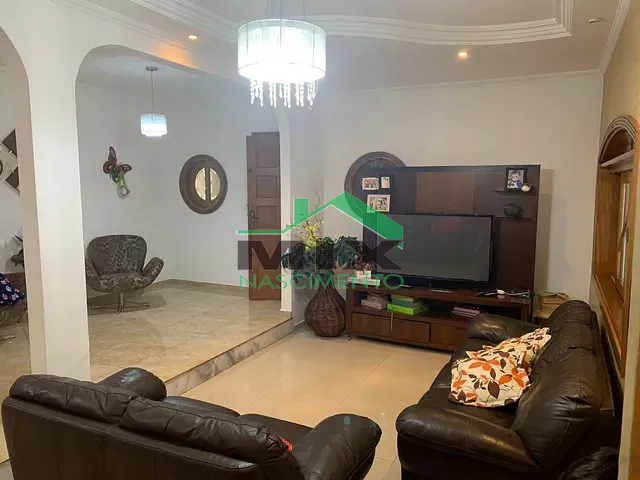 Sobrado com 230m² 4 quartos e 4 banheiros, à venda ou para alugar, no bairro Jardim Maria Adelaide em São Bernardo do Campo