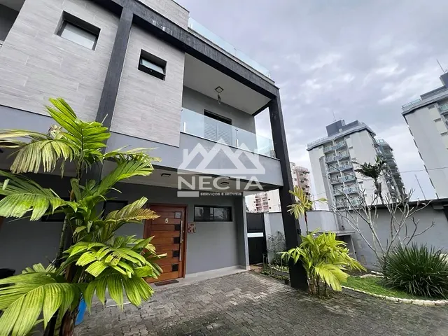 Sobrado com 120m² 2 quartos e 2 banheiros, à venda, no bairro Balneário Gardem Mar em Caraguatatuba