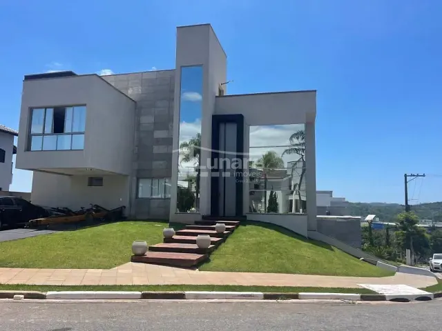 Sobrado com 775m² 3 quartos e 5 banheiros, à venda, no bairro Jardim Aracy em Mogi das Cruzes