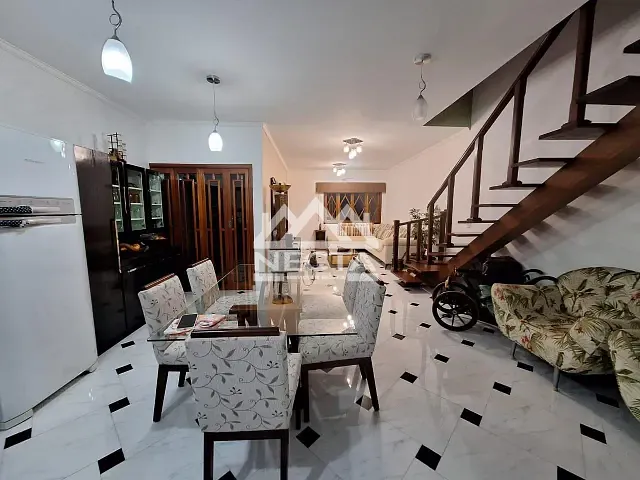 Sobrado com 178m² 2 quartos e 2 banheiros, à venda, no bairro Sumaré em Caraguatatuba