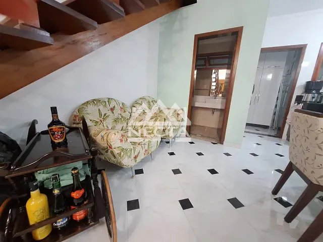 Sobrado com 178m² 2 quartos e 2 banheiros, à venda, no bairro Sumaré em Caraguatatuba