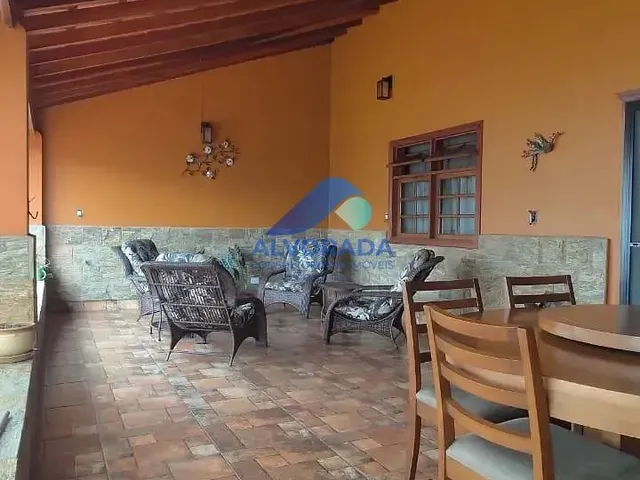 Sobrado com 250m² 5 quartos e 2 banheiros, à venda, no bairro Loteamento Villa Branca em Jacareí