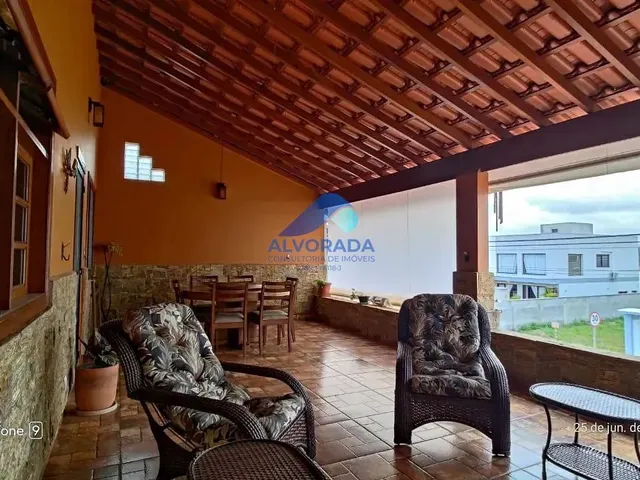 Sobrado com 250m² 5 quartos e 2 banheiros, à venda, no bairro Loteamento Villa Branca em Jacareí
