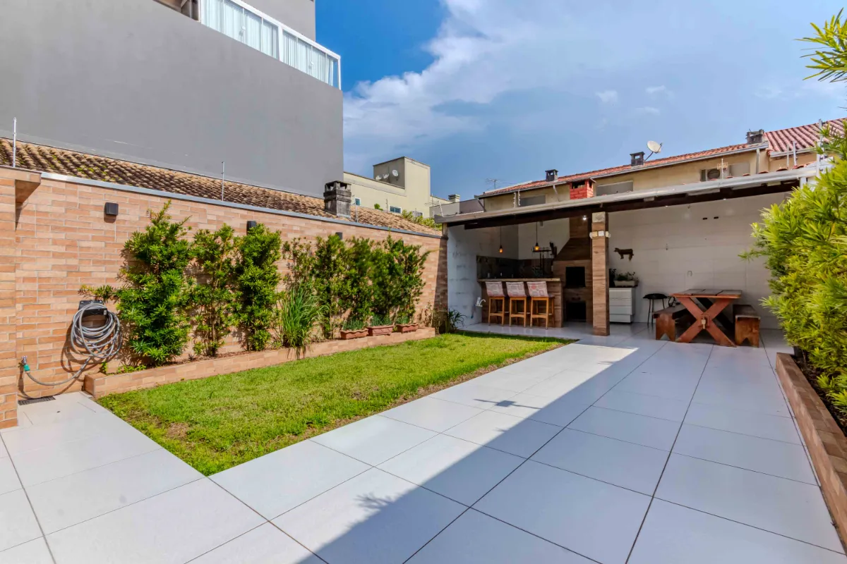 Sobrado para venda em Centro com 2 quartos, sendo 1 suíte, 149m²