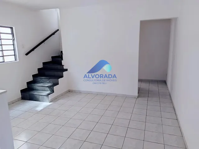 Sobrado com 10m² 3 quartos e 1 banheiro, para alugar, no bairro Jardim Alvorada em São José Dos Campos