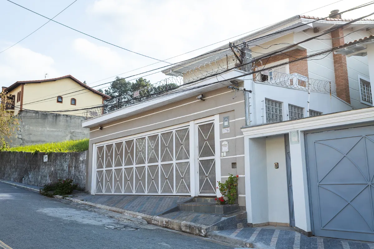 Sobrado para venda em Adalgisa com 3 quartos, sendo 3 suítes, 207m²