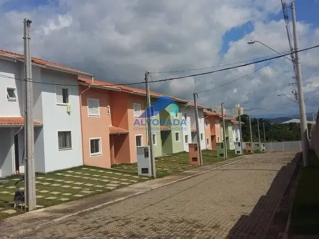 Sobrado com 100m² 2 quartos e 1 banheiro, à venda ou para alugar, no bairro Monte Castelo em São José Dos Campos