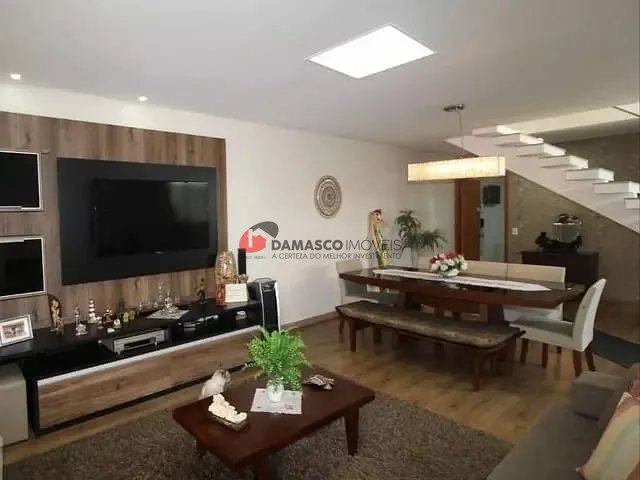 Sobrado com 240m² 4 quartos e 1 banheiro, à venda, no bairro Cerâmica em São Caetano do Sul