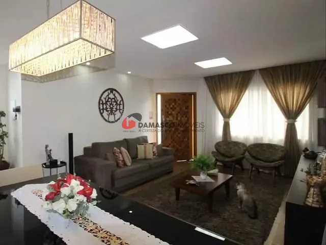 Sobrado com 240m² 4 quartos e 1 banheiro, à venda, no bairro Cerâmica em São Caetano do Sul
