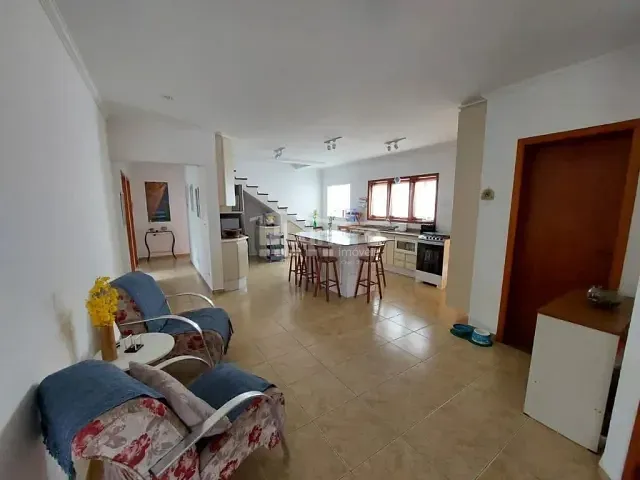 Sobrado com 360m² 3 quartos e 5 banheiros, à venda, no bairro Jardim Aracy em Mogi das Cruzes