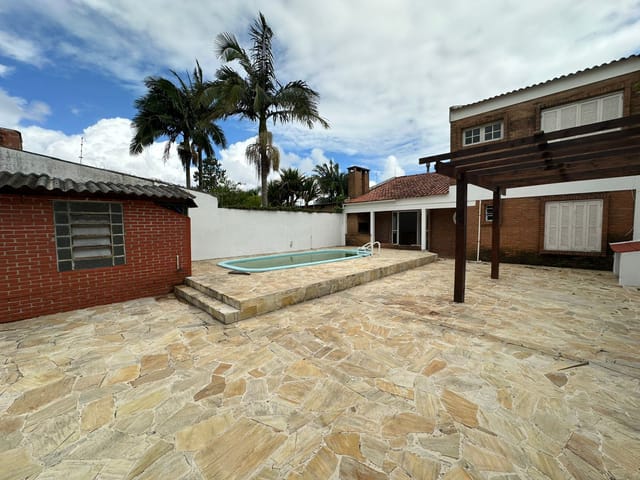 Casa com 300m² 2 quartos e 2 banheiros, à venda, no bairro Recanto de Portugal em Pelotas