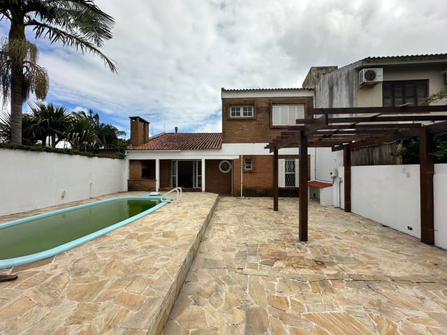 Casa com 300m² 2 quartos e 2 banheiros, à venda, no bairro Recanto de Portugal em Pelotas