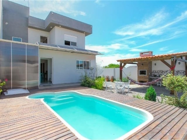 Casa com 360m² 4 quartos e 3 banheiros, à venda, no bairro Laranjal em Pelotas