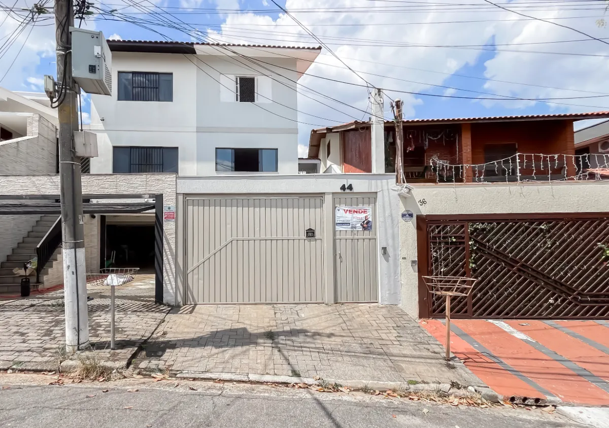 Sobrado para venda em Parque São Domingos com 3 quartos, sendo 1 suíte, 243m²