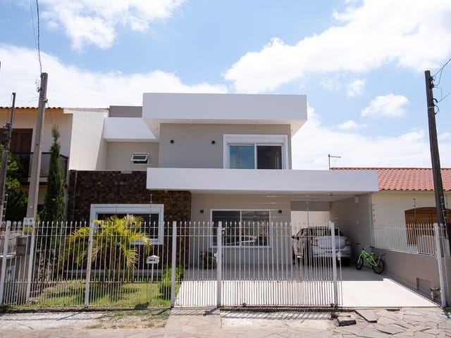 Casa com 420m² 4 quartos e 4 banheiros, à venda, no bairro Três Vendas em Pelotas