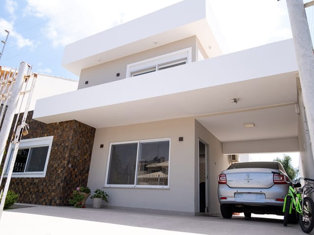 Casa com 420m² 4 quartos e 4 banheiros, à venda, no bairro Três Vendas em Pelotas